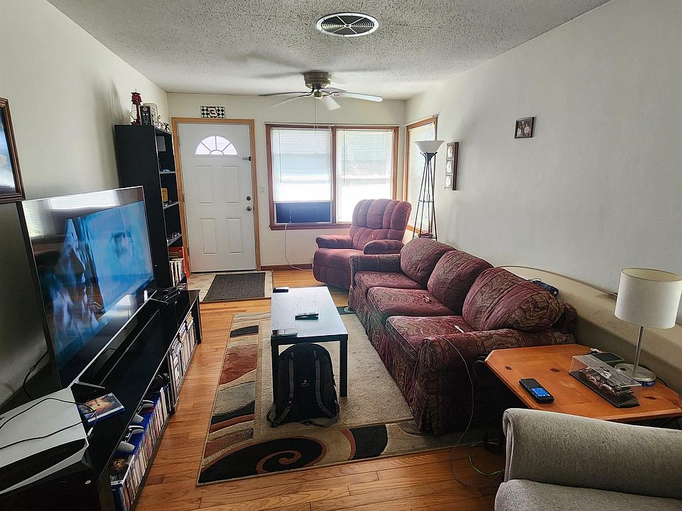 2nd image of 2125 E High St
