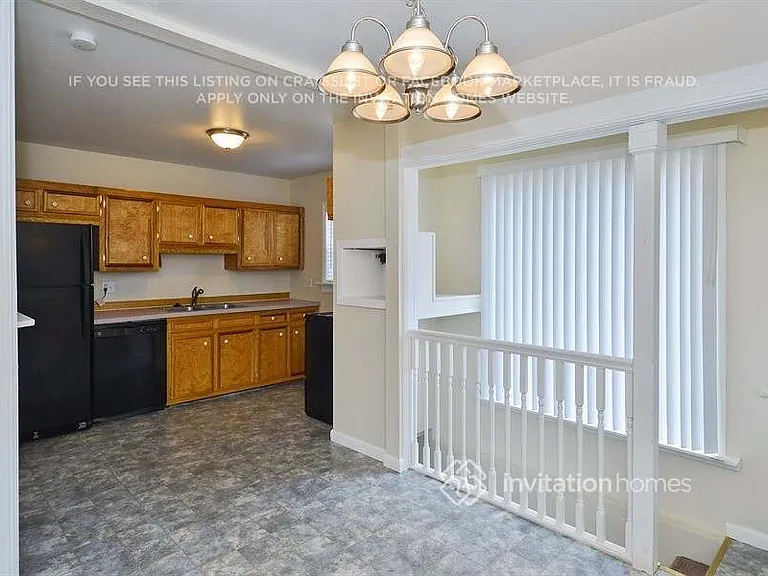 1351 Oswego St — Photo 8