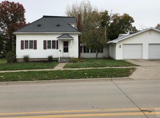 320 S 7th St, Chariton, IA 50049