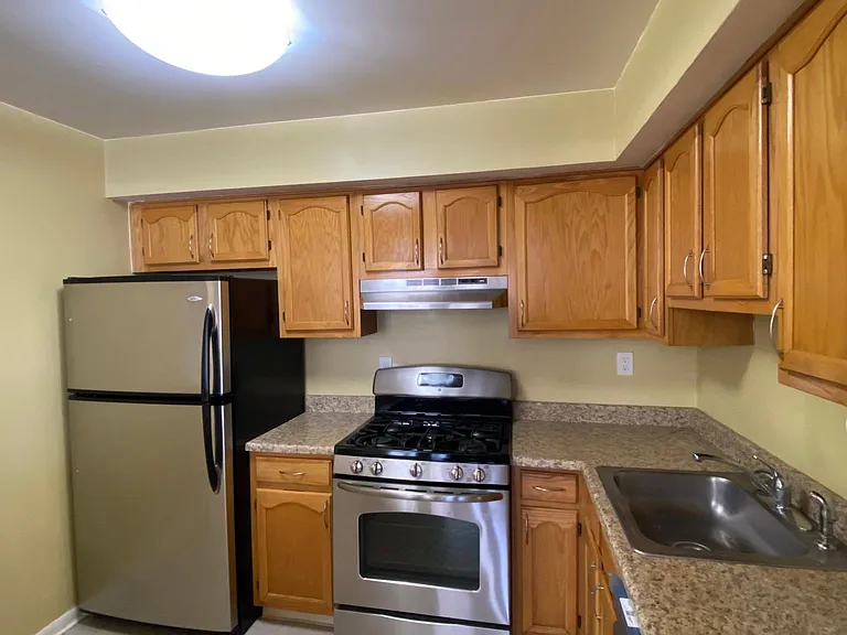 108 Lowell Ct — Photo 9