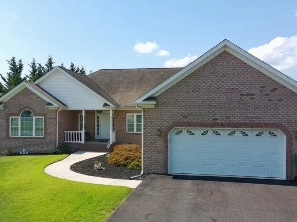 26 Williamson Ave, Greencastle, PA 17225
