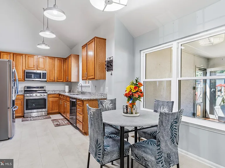 13922 Rutgers Ct — Photo 25