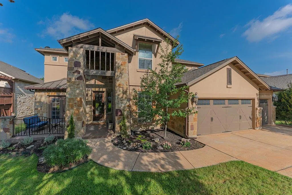5 bed, 4.0 bath, 3987 sqft, $4,695 — Photo 1