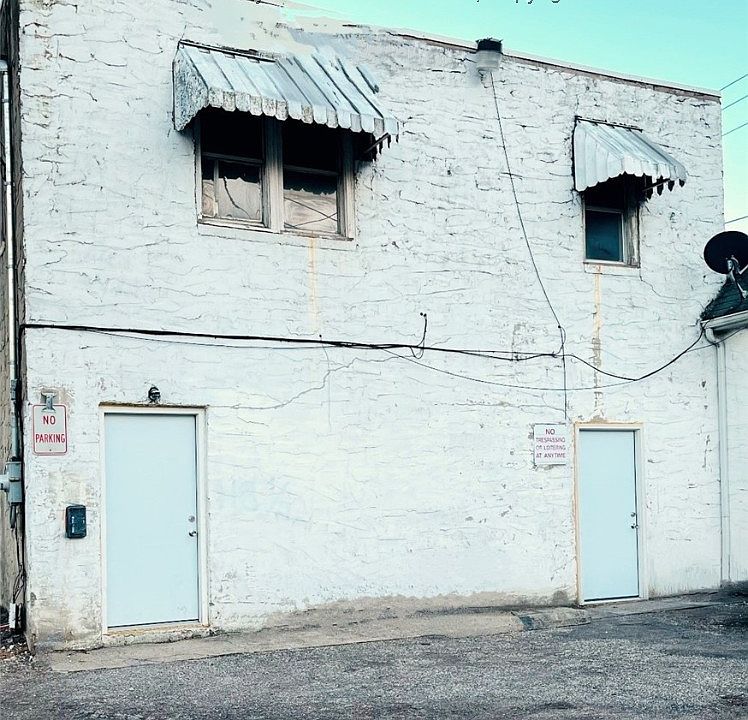 2nd image of 118 W Main St