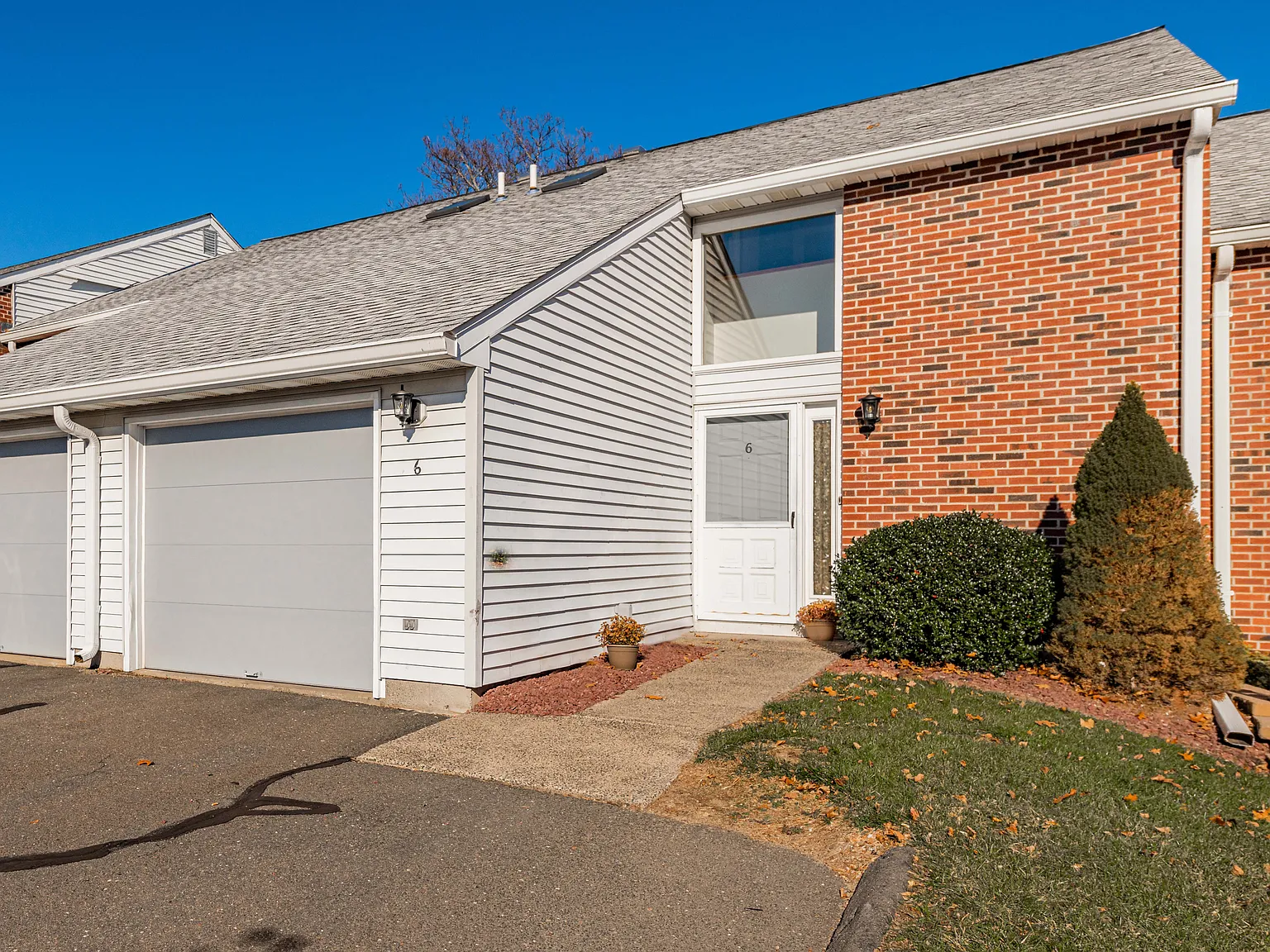 2 bed, 1.5 bath, 1290 sqft, $2,400 — Photo 3