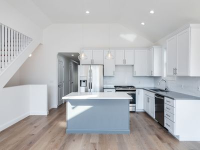 24 Thorne St #2, Jersey City, NJ, 07307