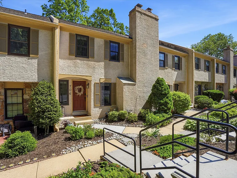 Charming townhome with updated landscaping