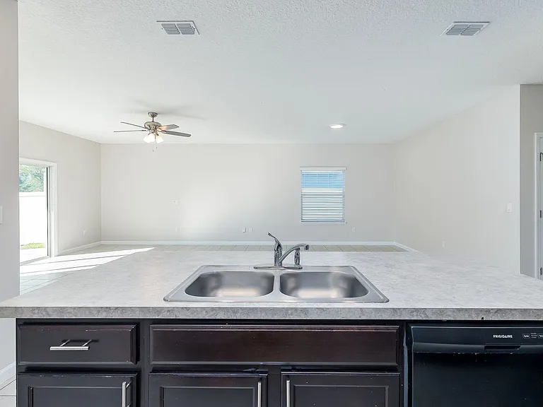 5556 Kellar Cir — Photo 10