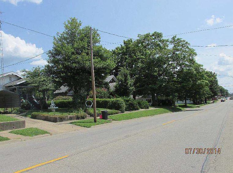 2nd image of 216 N 4th St