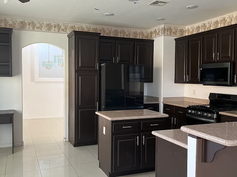 9923 Vermillion Cliffs Ave — Photo 5