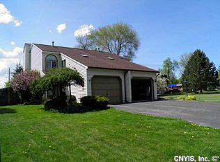 102 Postlamp Cir, North Syracuse, NY 13212