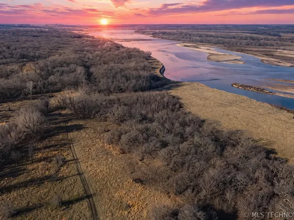 1 W Fern Mountain Dr, Muskogee, OK 74401