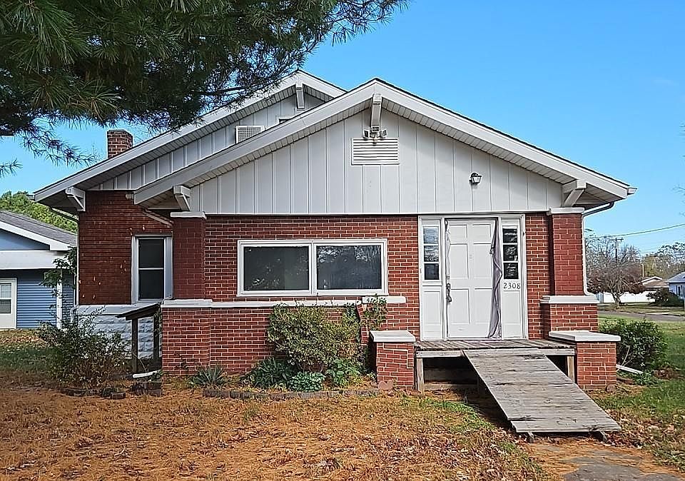 1st image of 2308 Clay St