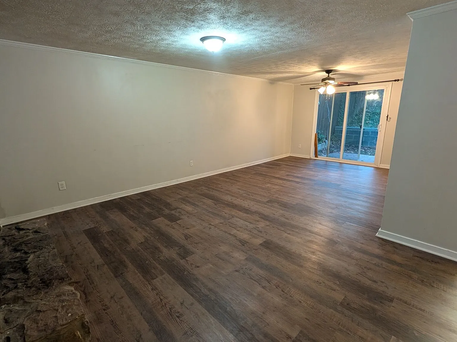 3 bed, 1.0 bath, 1040 sqft, $1,750 — Photo 2