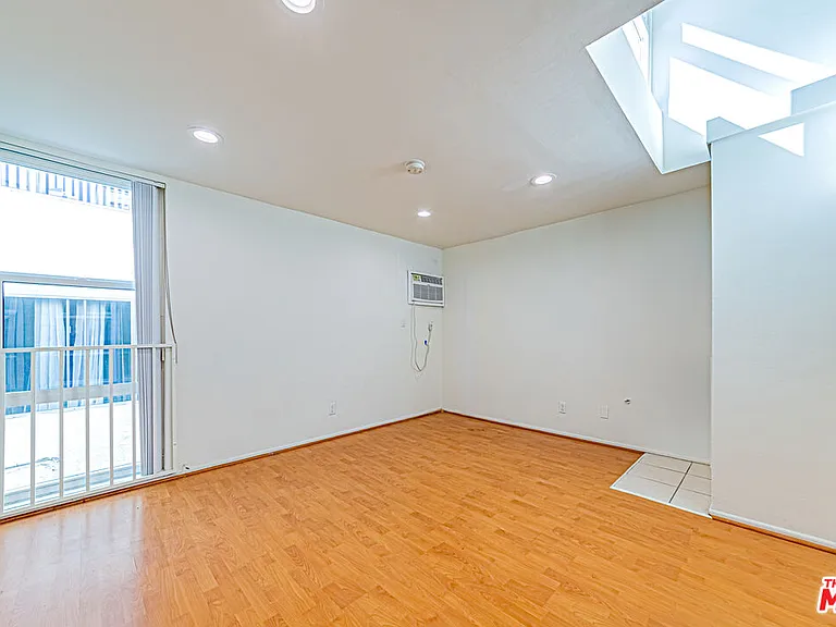 933 S Manhattan Pl — Photo 7