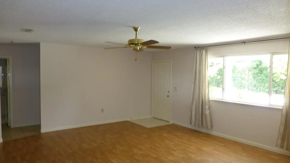 10828 SW 90th Ter — Photo 3