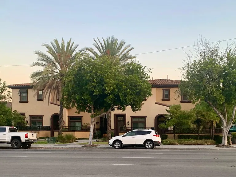 656 W Huntington Dr #B-1 — Photo 1
