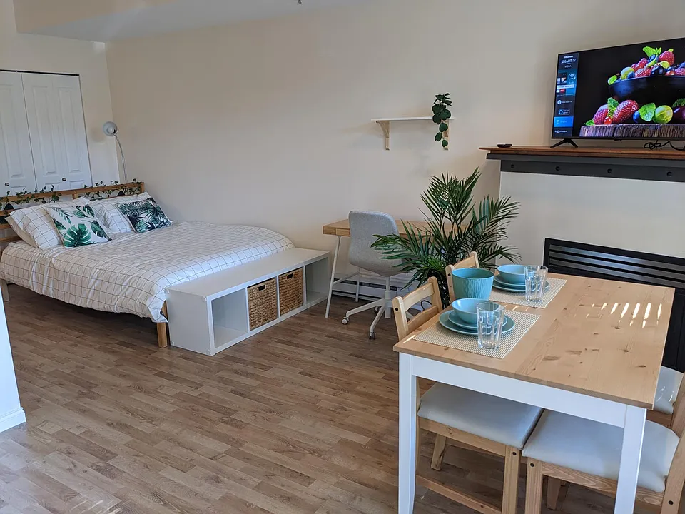 2375 Broadway W #19