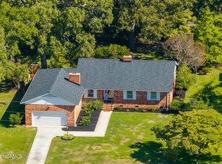 264 Lakeshore Dr, Arapahoe, NC 28510