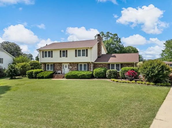 107 Forestdale Dr, Boiling Springs, SC 29316