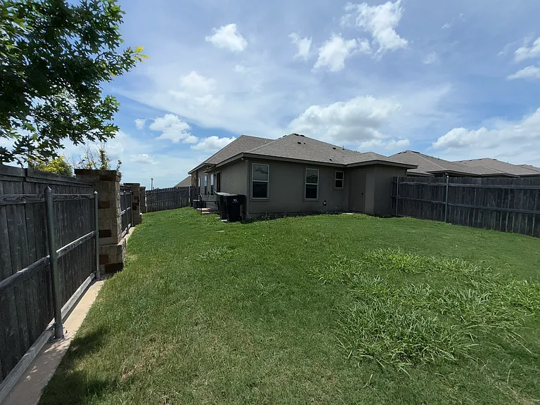 602 Ferrara Cir #A — Photo 18