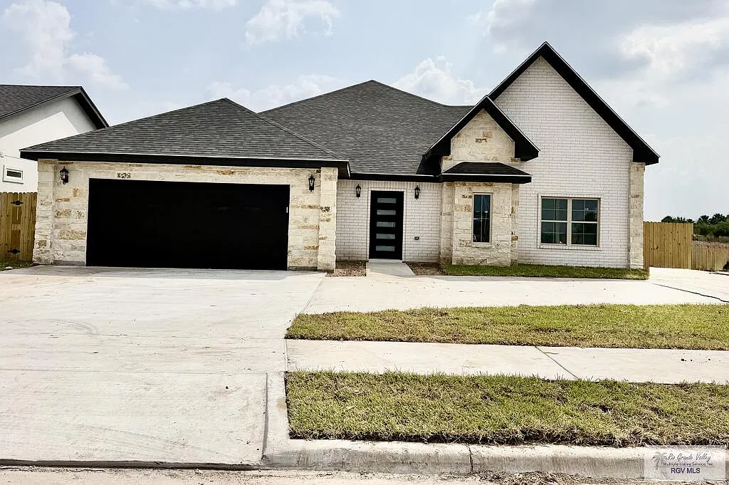 5 bed, 4.0 bath, 2347 sqft, $4,000 — Photo 1