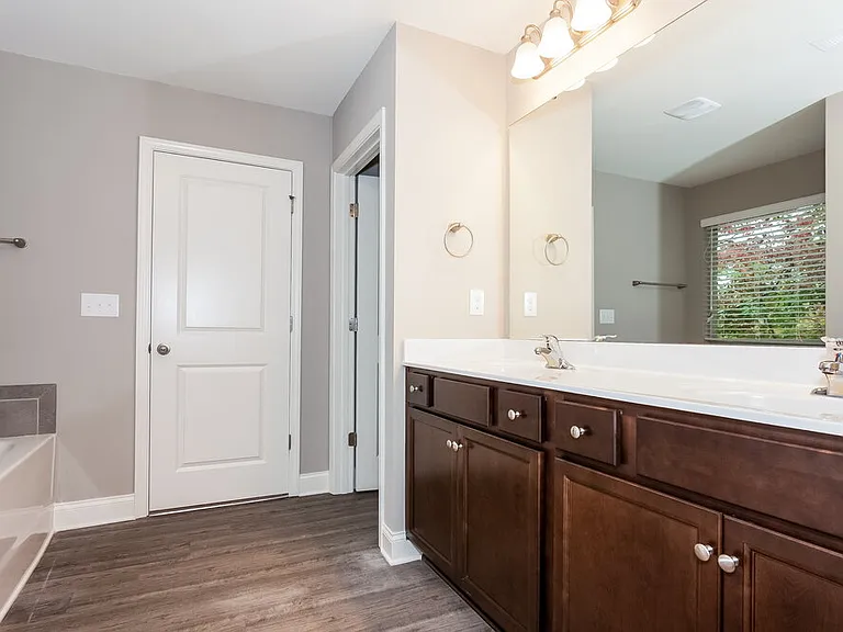 421 Breezewood Dr — Photo 14