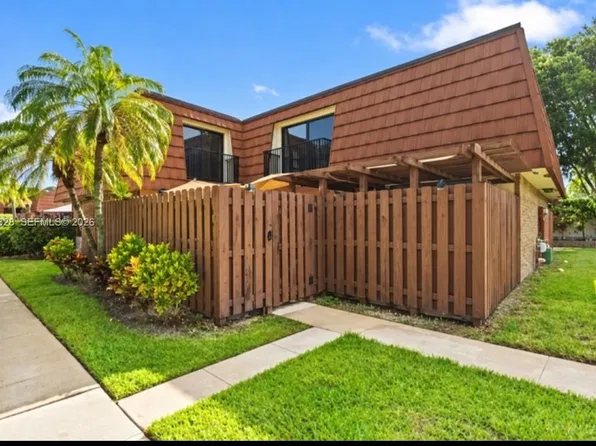 806 SW 119th Way, Davie, FL 33325