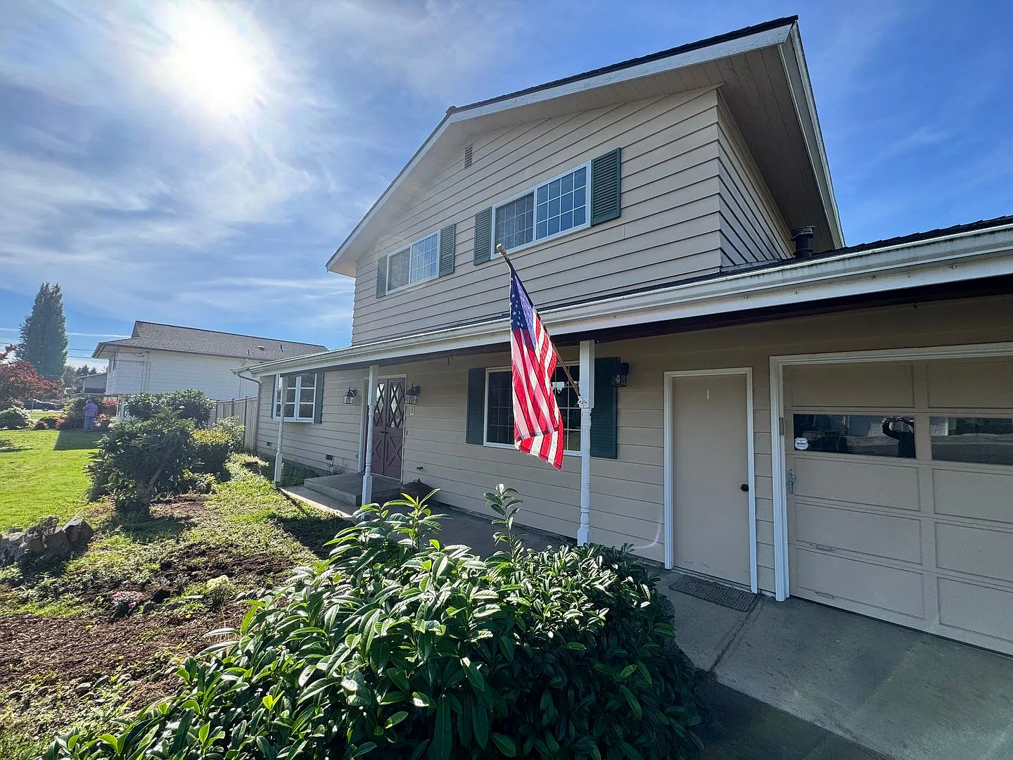 Spacious 4 bed/2.5 bath home — Photo 3