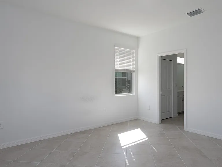11470 Burgundy Dr — Photo 36
