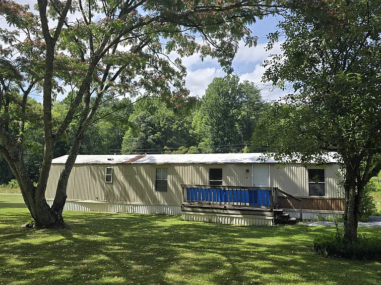 52 Lovdia Ln — Photo 3