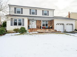 30 Mohawk Ave, Middlesex, NJ 08846