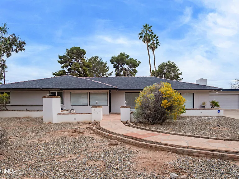 5401 E Exeter Blvd — Photo 2