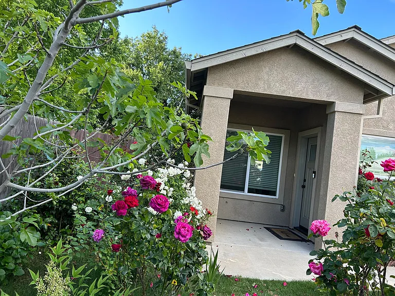 220 Danielson Ln — Photo 8