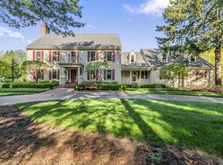 6201 N Woodside Dr, Nashotah, WI 53058