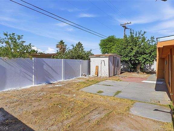3rd image of 2843 Flower Ave