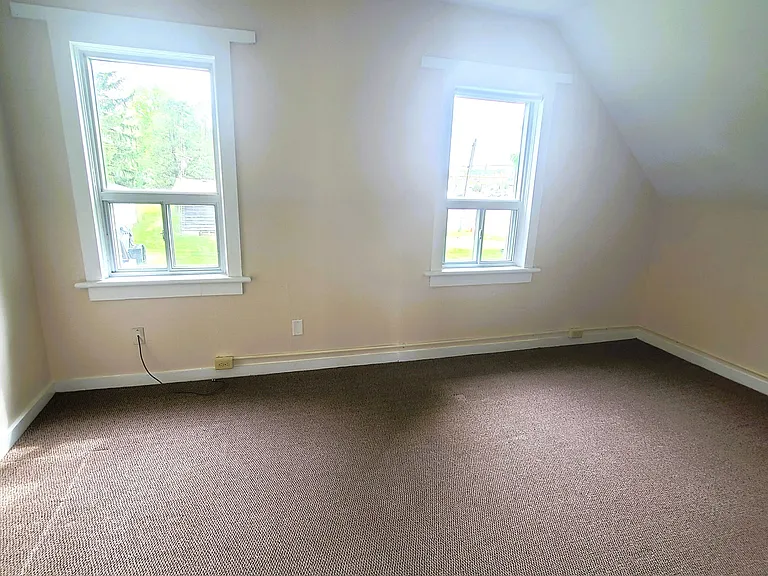798 King Rd — Photo 17