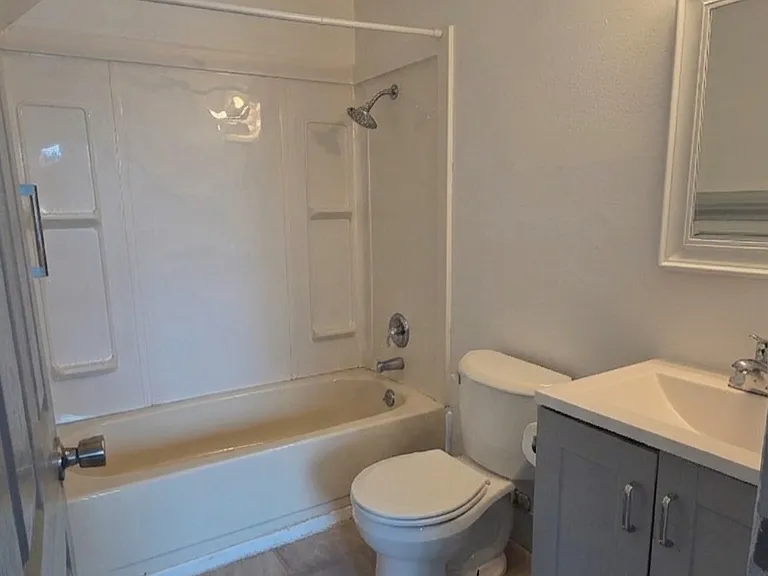 4321 Thompson Ave #2 — Photo 4