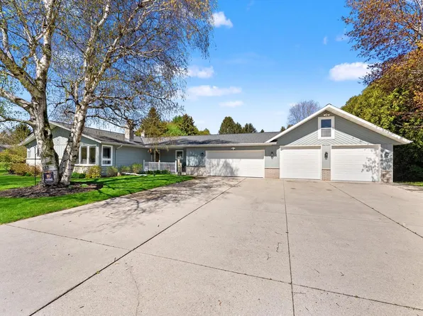 5204 S 10th STREET, Manitowoc, WI 54220