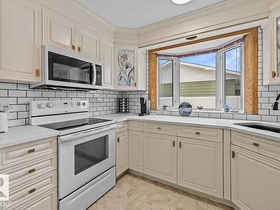 3rd image of 83 Galloway Dr