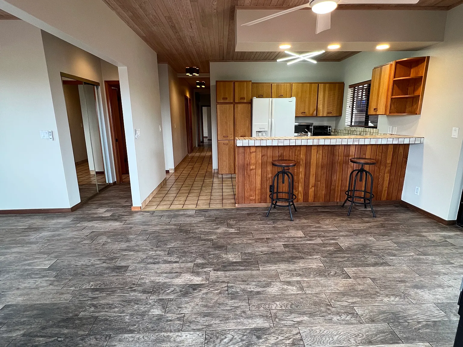 3 bed, 1600 sqft, $4,200 — Photo 3