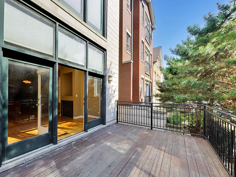821 N Wood St #1 — Photo 4