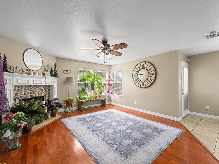 3903 Thunder Creek Dr — Photo 4