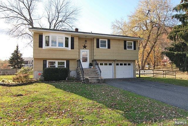 1st image of 31 Thistle Ave