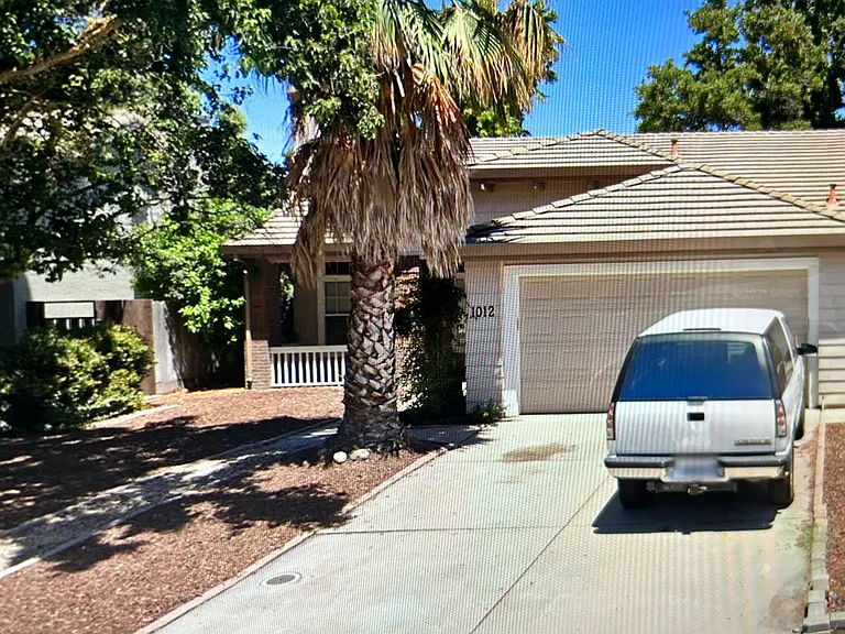 1012 Zumstein Dr — Photo 1