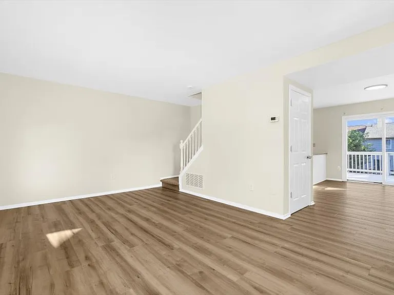 8638 Gambier Hbr — Photo 7