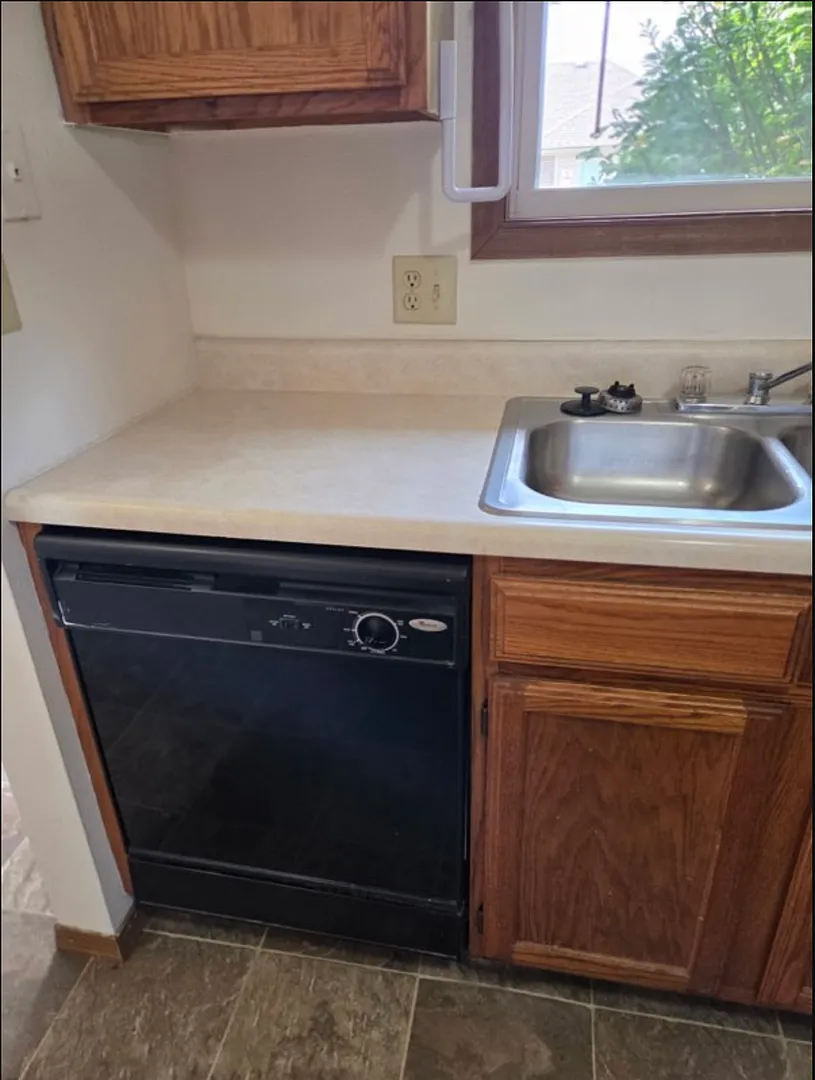 2 bed 1 bath duplex w/ garage! — Photo 2