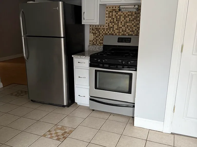 2114 Fulton Ave — Photo 12