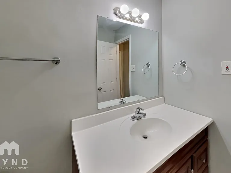 2715 Carriage Ln — Photo 13