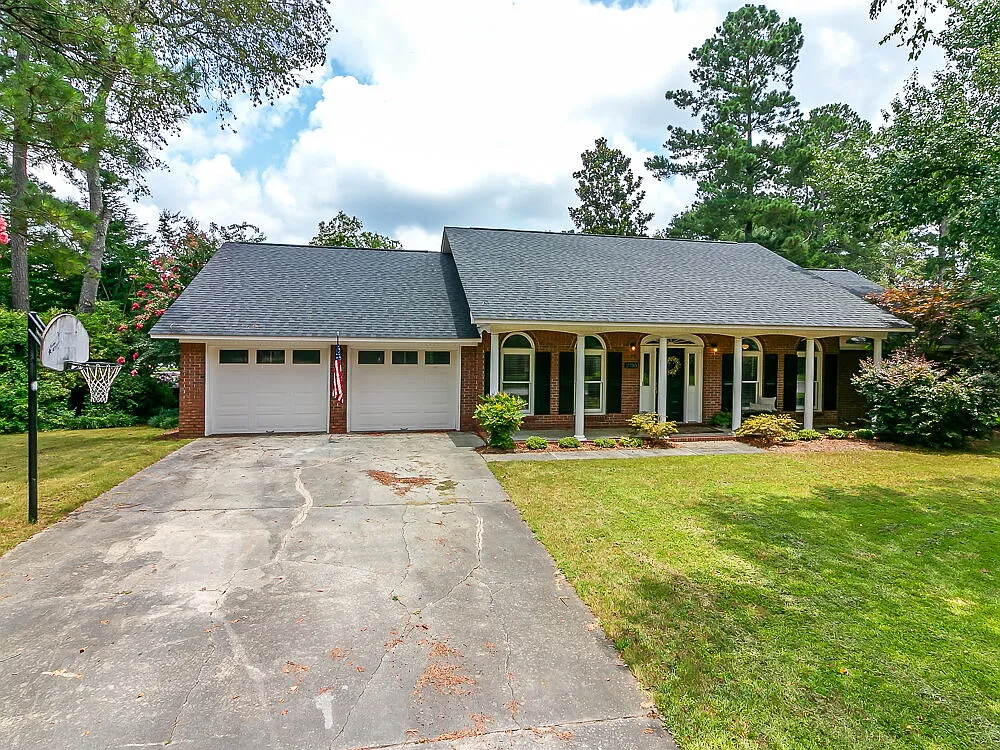 4 bed, 2.5 bath, 2370 sqft, $1,950 — Photo 1